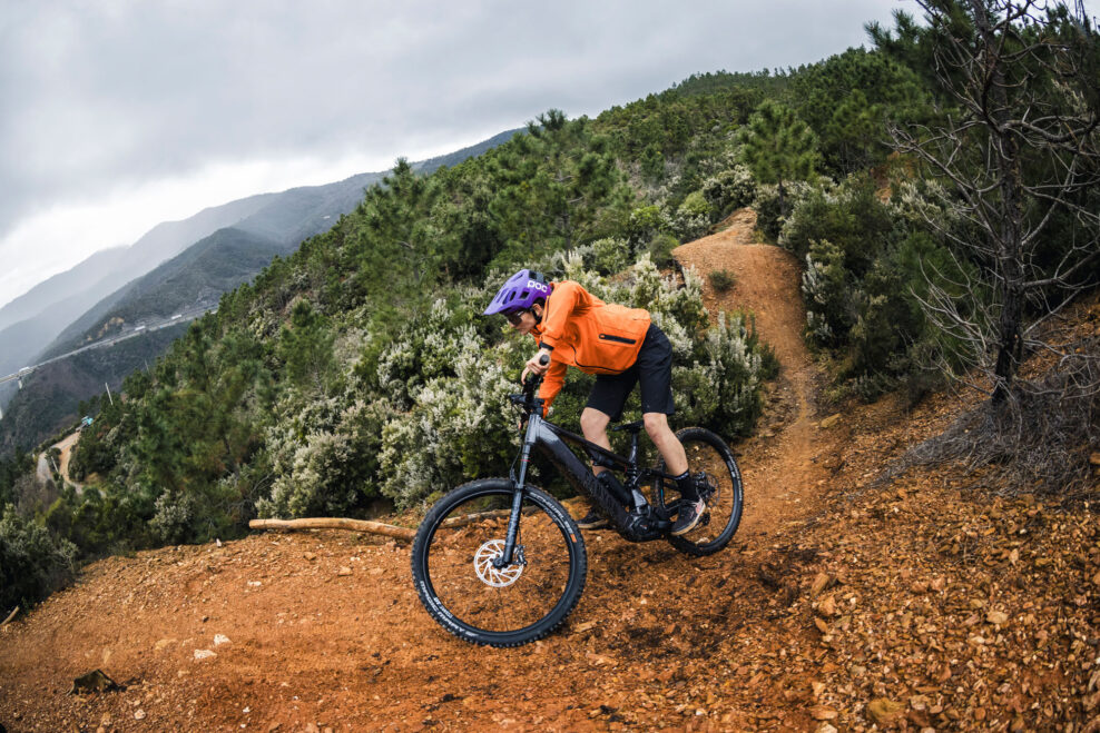 Canyon predstavil dostupn&yacute; trailov&yacute; elektrobicykel Neuron:ON AL