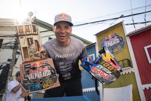 Tomáš Slavík sa stal štvornásobným víťazom Red Bull Cerro Abajo Valparaíso (výsledky + galéria)
