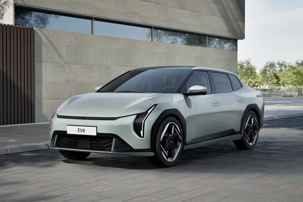Kia EV4: Nov&yacute; elektrick&yacute; crossover, ktor&yacute; sp&aacute;ja &scaron;t&yacute;l a technol&oacute;gie