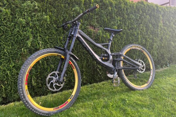 Downhill Specialized demo 8ll bicykel