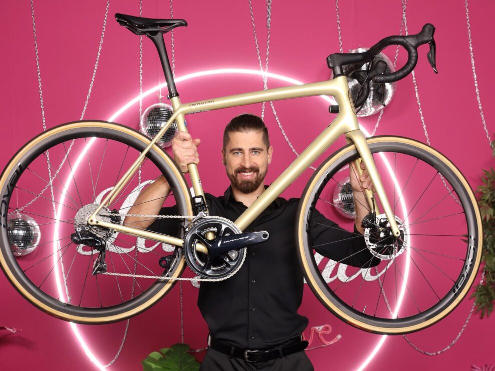 Bicykel s podpisom Petra Sagana sa podarilo vydražiť za viac ako 13-tisíc eur