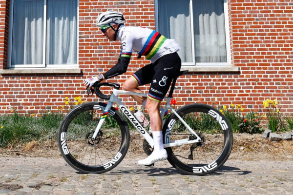 Tadej Pogačar dosiahol rekordné časy počas tréningovej jazdy na trase Paríž-Roubaix