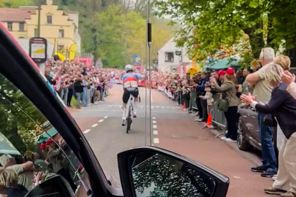 Video: Lukáš Kubiš si užíval davy úžasných fanúšikov na pretekoch Amstel Gold Race