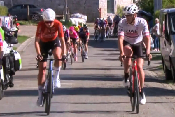  Video: &Scaron;ialen&yacute; fan&uacute;&scaron;ik sa pridal k ved&uacute;cim pretek&aacute;rkam v rozhoduj&uacute;cich momentoch Li&egrave;ge-Bastogne-Li&egrave;ge Femmes