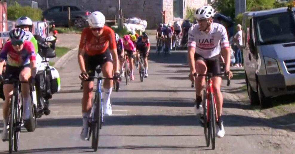  Video: &Scaron;ialen&yacute; fan&uacute;&scaron;ik sa pridal k ved&uacute;cim pretek&aacute;rkam v rozhoduj&uacute;cich momentoch Li&egrave;ge-Bastogne-Li&egrave;ge Femmes