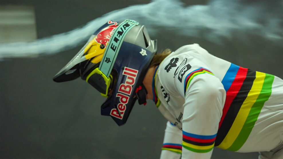 Video: Asa Vermette ladí formu v aerodynamickom tuneli