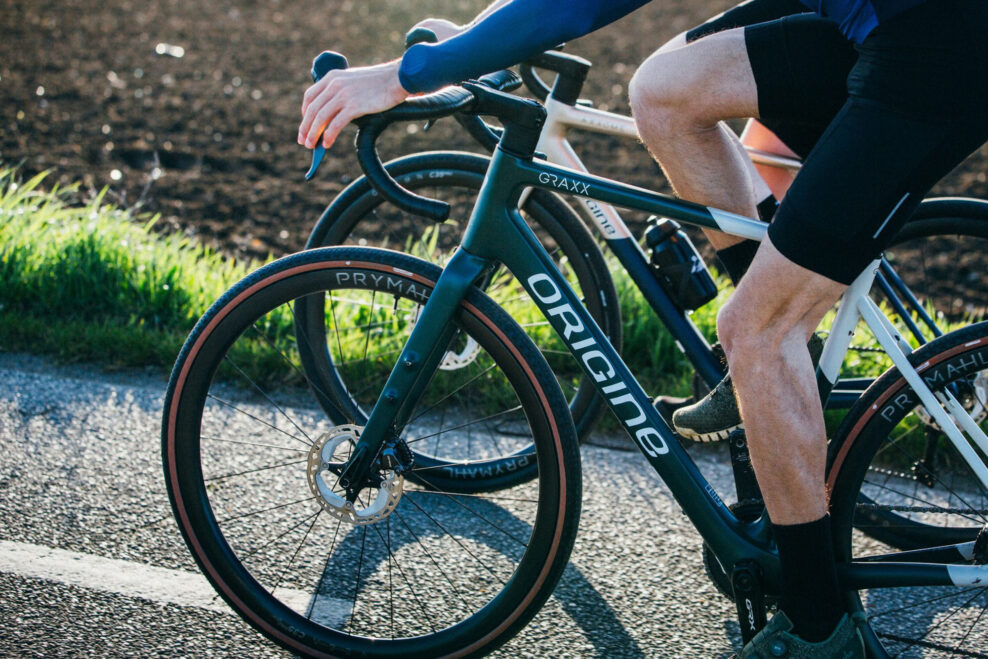 Nov&yacute; pl&aacute;&scaron;ť Hutchinson Caracal All Road je kompromisom medzi cestou a gravelom