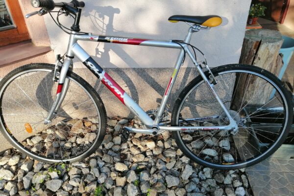 Nepouzivany cestný pánsky bicykel
