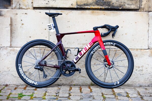 Najunikátnejší bicykel Paríž-Roubaix 2025? Mix radení Shimano Dura-Ace a GRX na Cube Litening Aero C:68X