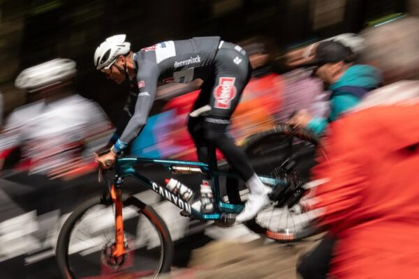  VIDEO | Dva pády, ktoré ukončili van der Poelov návrat do Svetového pohára XCO