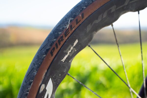 Pirelli posúva trend širších plášťov na novú úroveň s extrémne širokými 55 mm plášťami Cinturato Evo TLR