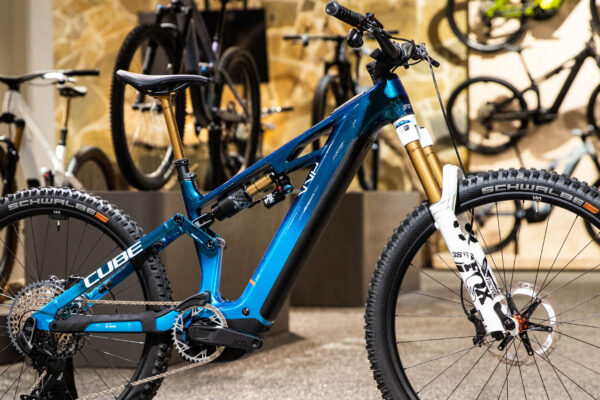 VIDEO ‎| Predstavenie horských elektrobicyklov Cube Stereo Hybrid ONE77 HPC 2025