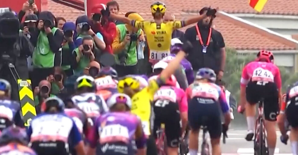 Rozhodcovia UCI nepotrestali Imogen Wolff a Pauline Ferrand-Prévot za oslavu víťazstva ešte pred cieľom