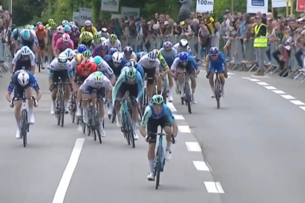 Len 19-ročný Aubin Sparfel prekvapil víťazstvom na Tour du Finistère, Lukáš Kubiš v závere zaostal