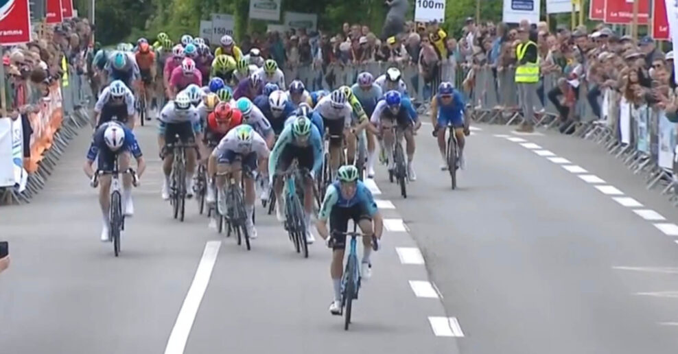 Len 19-ročný Aubin Sparfel prekvapil víťazstvom na Tour du Finistère, Lukáš Kubiš v závere zaostal
