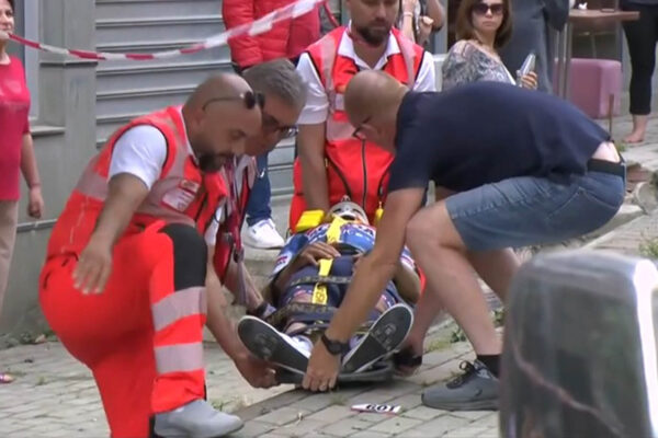Mikel Landa aj Geoffrey Bouchard utrpeli zlomeniny stavcov pri hrozivom páde na Giro d’Italia