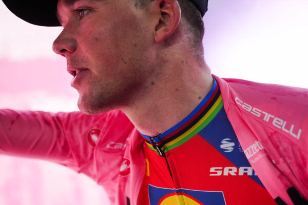 „Hrozné, ale nesmierne účinné“ tréningy sa Madsovi Pedersenovi vyplatili. Na Giro d’Italia vyhral už dve etapy