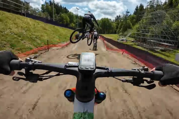  VIDEO ‎| Tréning Mathieu van der Poela na horskom bicykli v Novom Měste na Moravě z pohľadu Puck Pieterse