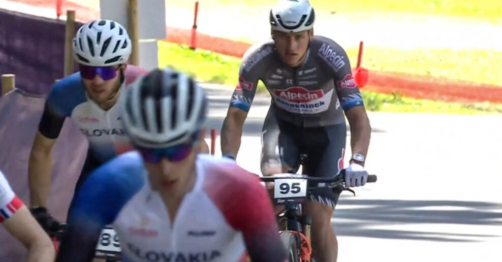 Mathieu van der Poel utrpel men&scaron;iu zlomeninu a po&scaron;koden&eacute; v&auml;zy v z&aacute;p&auml;st&iacute; pri p&aacute;de na horskom bicykli