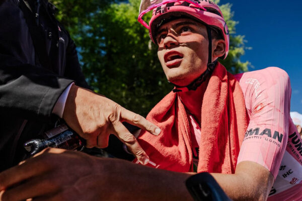 Budem bojovať až do konca. Isaac del Toro musí na Gire bojovať o každú sekundu, aby si udržal ružový dres