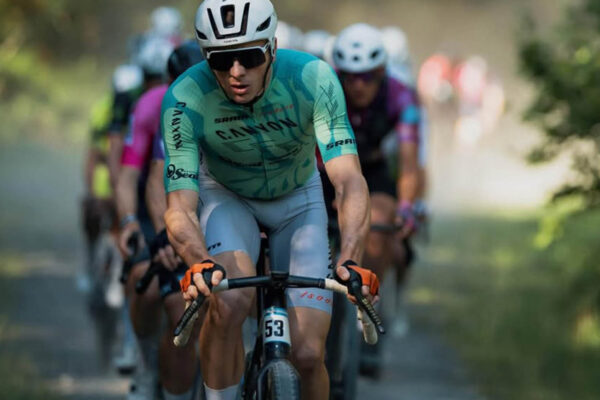 Netradičné tréningy ako Mads Pedersen. Petr Vakoč chce konečne zvíťaziť na gravelových pretekoch Unbound v Kansase