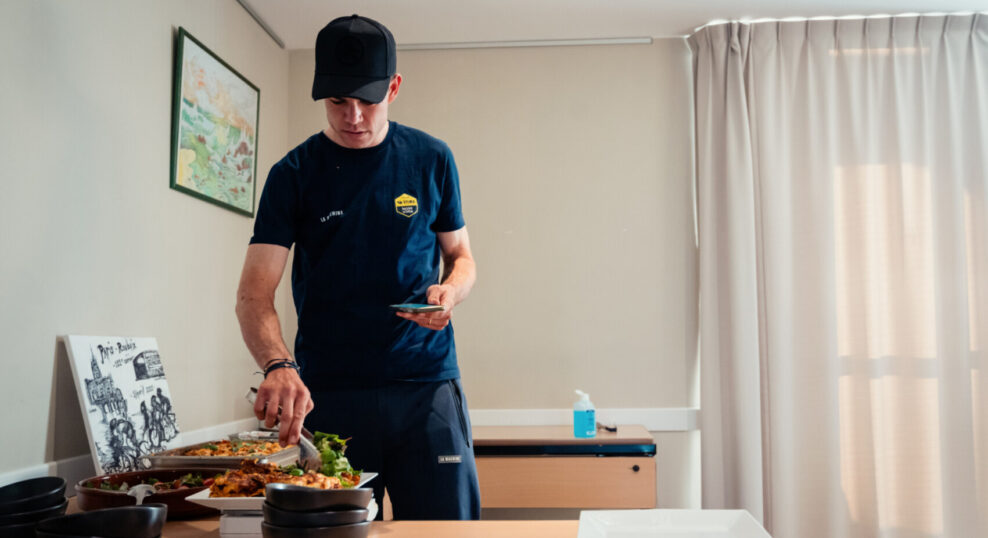 Giro d&rsquo;Italia na tanieri: Recepty z kuchyne t&iacute;mu Visma-Lease a Bike &ndash; &scaron;pagety carbonara a vegetari&aacute;nske lasagne