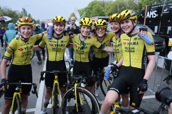 Marianne Vos vyhrala druhú etapu Vuelty dominantným šprintom po ukážkovej práci tímu Visma