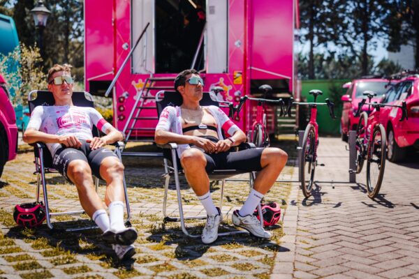 Foto: Tím EF Education-EasyPost bude pretekať na Giro d’Italia v bielych dresoch