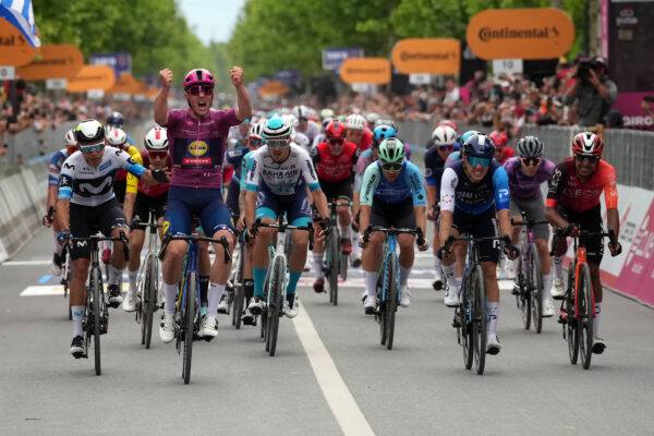 Mads Pedersen sa opäť oblečie do ružového dresu po víťazstve tretej etapy Giro d’Italia