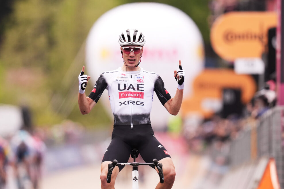 Juan Ayuso bol najsilnejší v prvom horskom dojazde na Giro d’Italia, Primož Roglič ide do ružového dresu