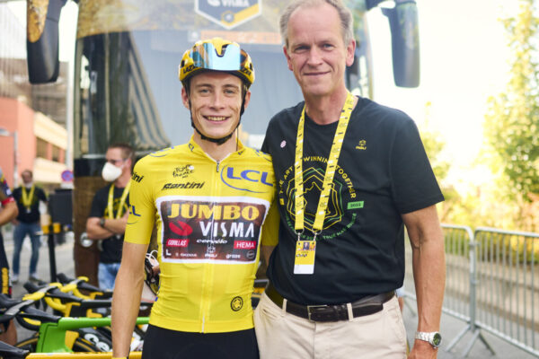 Platíme desaťtisíce len za účasť na Tour de France, hovorí šéf tímu Visma-Lease a Bike