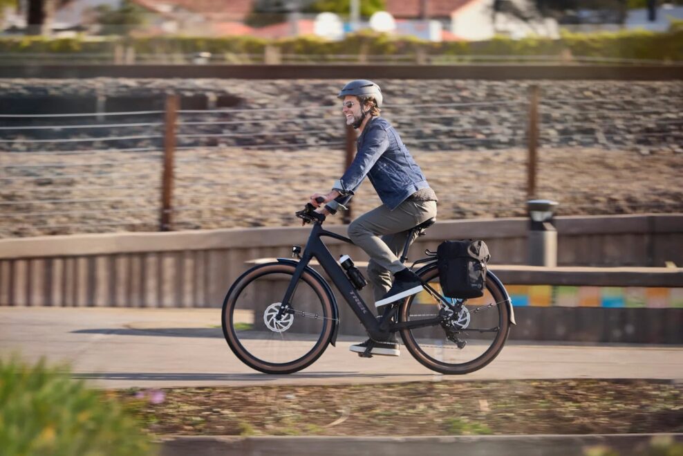 Trek predstavil svoj prv&yacute; elektrobicykel s plynom na riadidl&aacute;ch