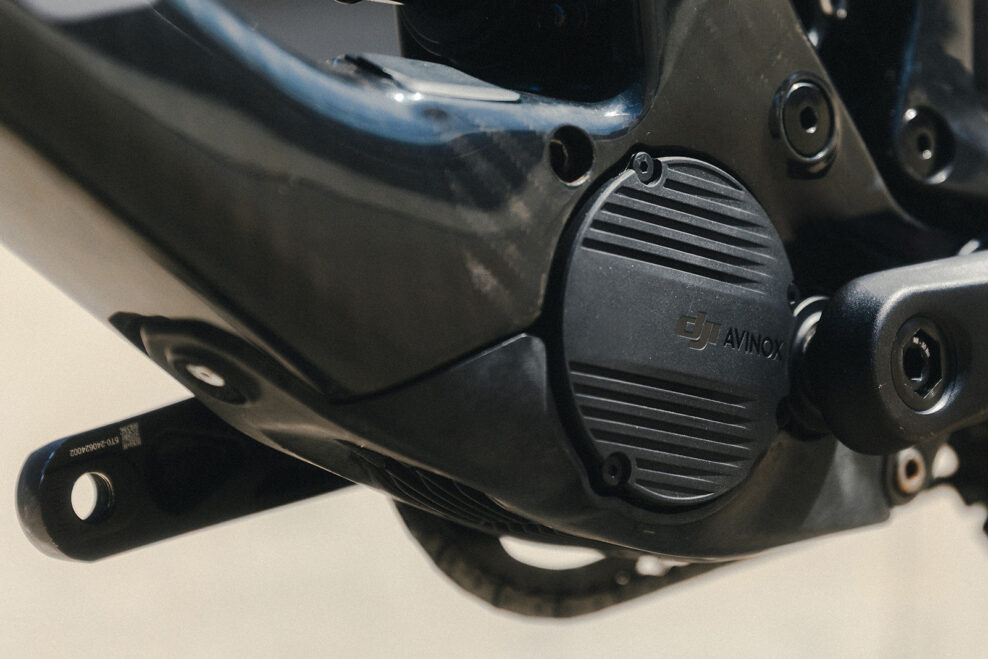 Aktualiz&aacute;cia softv&eacute;ru pre motor DJI Avinox odomkla v&yacute;kon 1 000 W aj v ďal&scaron;&iacute;ch režimoch asistencie