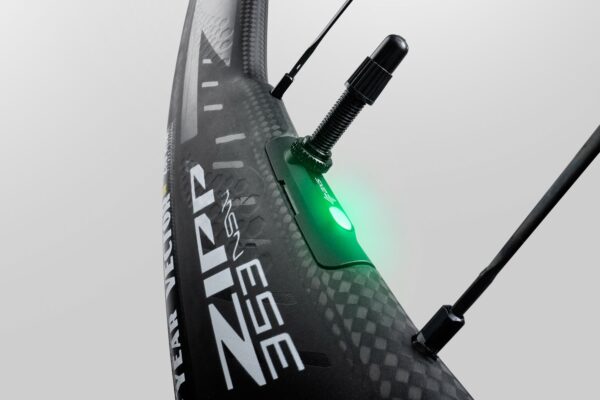 Zipp predstavil nové odolnejšie karbónové kolesá s integrovaným senzorom tlaku