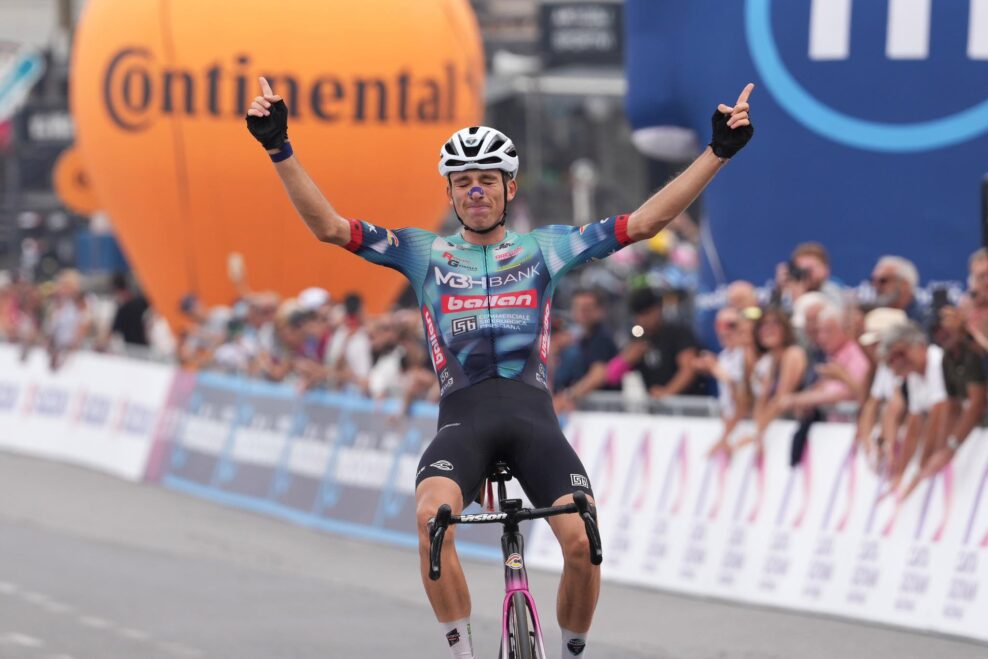 Český talent Pavel Novák vyhral kráľovskú etapu Giro d’Italia Next Gen po odvážnom 24-kilometrovom sóle