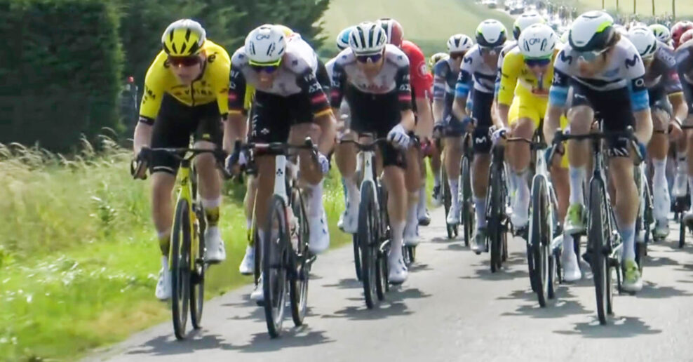  VIDEO &lrm;| Agres&iacute;vne s&uacute;boje t&iacute;mov Visma a UAE o poz&iacute;ciu na čele pelot&oacute;nu na Crit&eacute;rium du Dauphin&eacute;