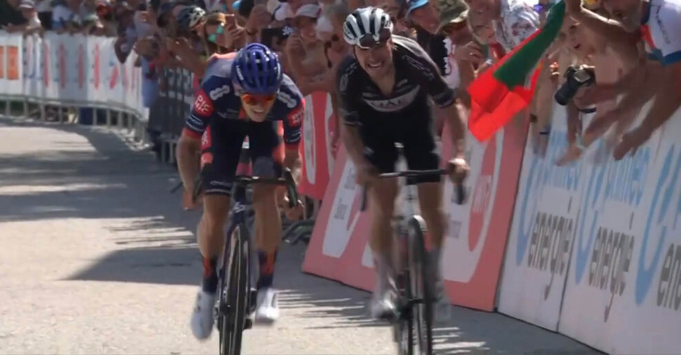 Oscar Onley vyhral piatu etapu Okolo Švajčiarska pred Joãom Almeidom, vedenia celkovej klasifikácie sa ujal Kévin Vauquelin