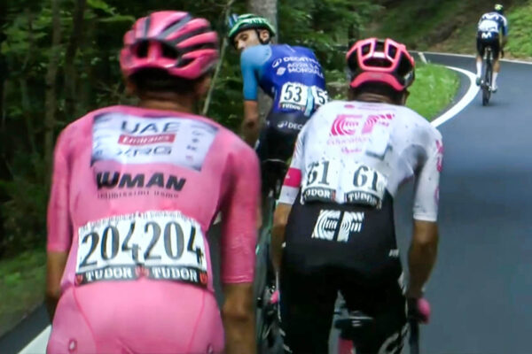 Etická komisia UCI bude vyšetrovať Driesa De Bondta, pretože pomáhal Richardovi Carapazovi na Giro d’Italia