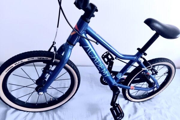 Academy Grade 3 – lahký detský bicykel, 5,5kg