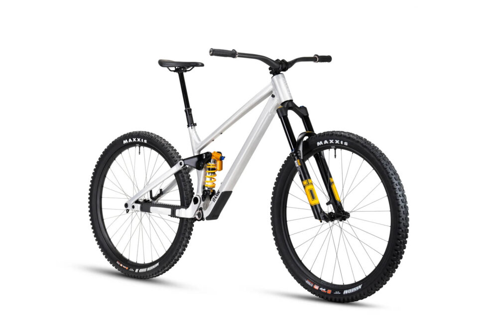 Raaw roz&scaron;iruje ponuku čiastočne vyskladan&yacute;ch modelov Rolling Chassis
