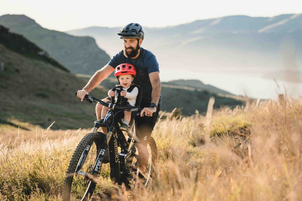 Kids Ride Shotgun predstavuje detsk&uacute; MTB sedačku 2 v 1, kde preprav&iacute;te deti už od veku 9 mesiacov