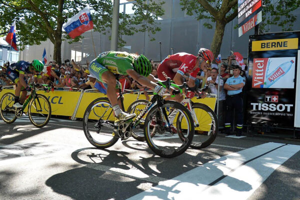 Jeden z najtesnejších šprintov na Tour de France. Ako Peter Sagan zdolal Kristoffa len o pár milimetrov