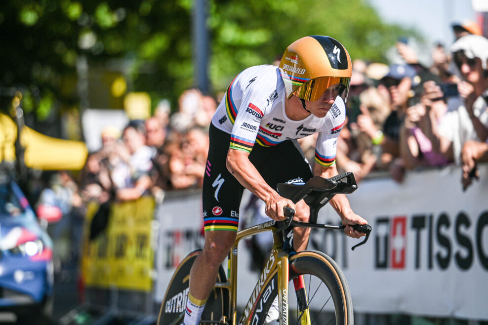 Tadej Pogačar sa oblečie do žlt&eacute;ho dresu, Remco Evenepoel dominantn&yacute;m v&yacute;konom vyhral časovku na Tour de France