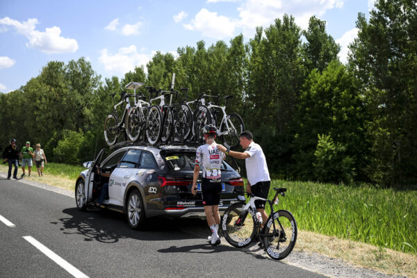Tadej Pogačar prišiel o kľúčového domestika. João Almeida odstúpil z Tour de France so zlomeným rebrom