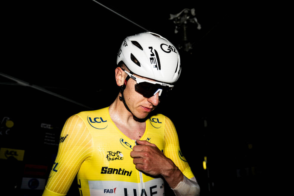 &bdquo;Nie je to nič v&aacute;žne, je to len otravn&eacute;,&ldquo; hovor&iacute; Tadej Pogačar o miernej vir&oacute;ze počas Tour de France