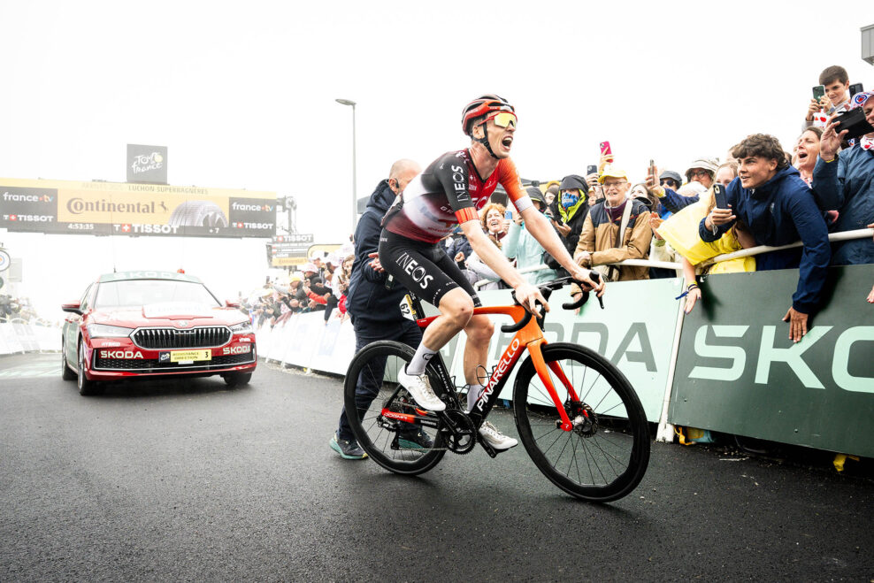 Thymen Arensman čelil ot&aacute;zkam o &uacute;dajnom spojen&iacute; člena t&iacute;mu Ineos s dopingovou kauzou po v&iacute;ťazstve na Tour de France