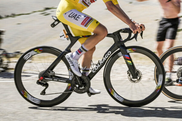 Môžete ho mať aj vy, ale zaplatíte zaň cez 30-tisíc eur. Colnago Y1Rs Tadeja Pogačara, na ktorom zdolal Mont Ventoux, je v dražbe