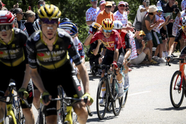 Tobias Johannessen skolaboval po dojazde na Mont Ventoux. Po kontrole v nemocnici by mal pokračovať na Tour de France