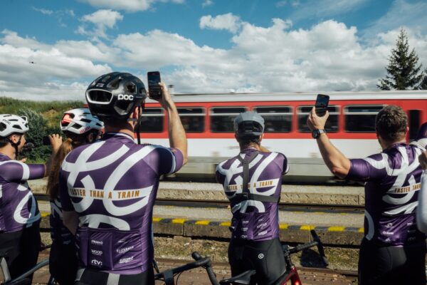 Aj tento rok budú cyklisti na Orave súperiť s vlakom. Čaká nás 3. Faster than a Train!