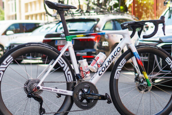 Colnago V5Rs Tadeja Pogačara na Tour de France 2025 je ľah&scaron;ie ako povoľuj&uacute; limity UCI (detaily, &scaron;pecifik&aacute;cia, hmotnosť)